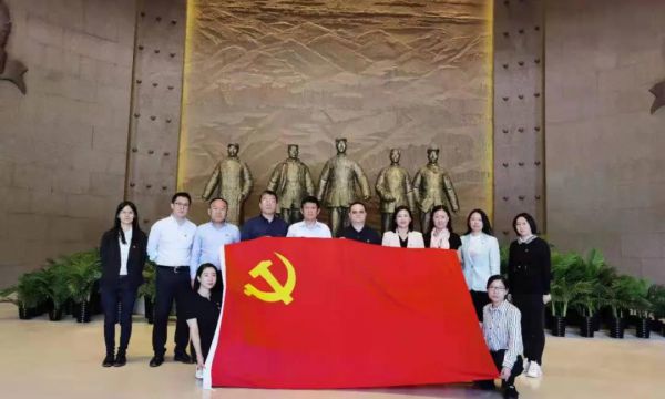 职业经理研究中心党委赴南梁革命纪念馆参观学习